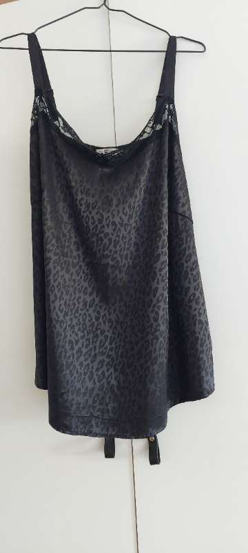 Sort leopard top i satin