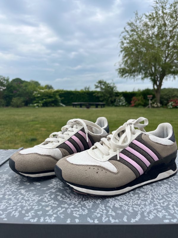 Adidas sko (rosa strib)