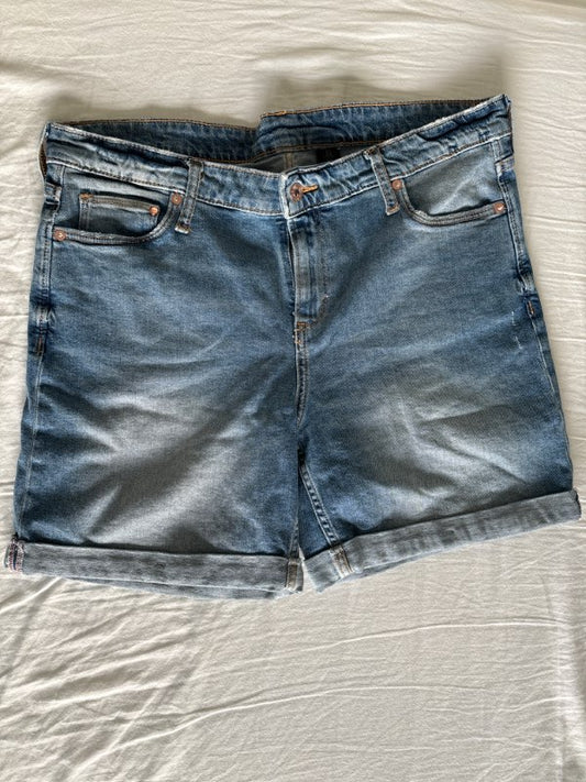 H & M stonewash shorts