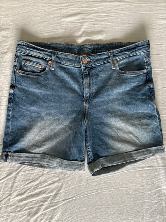 H & M stonewash shorts