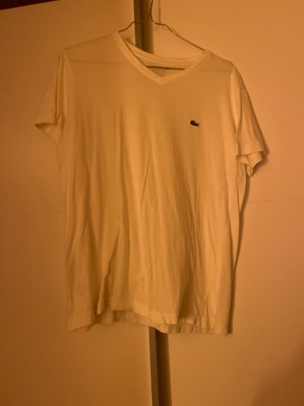 Hvid lacoste t-shirt