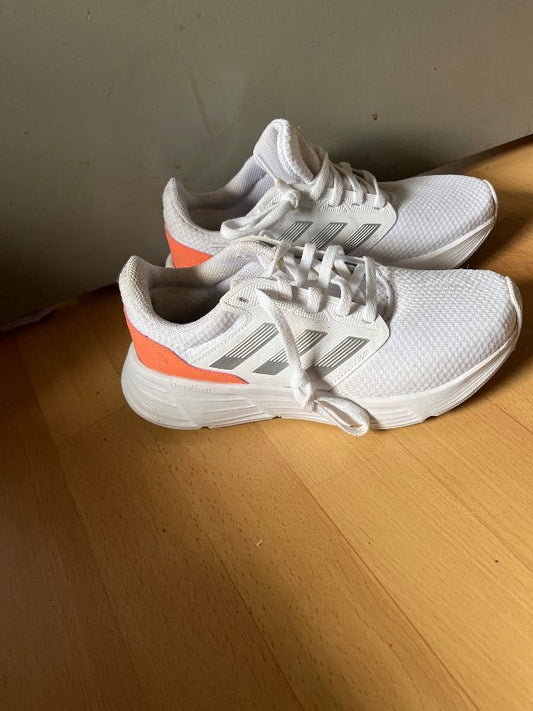 Adidas sneakers str 39 1/3