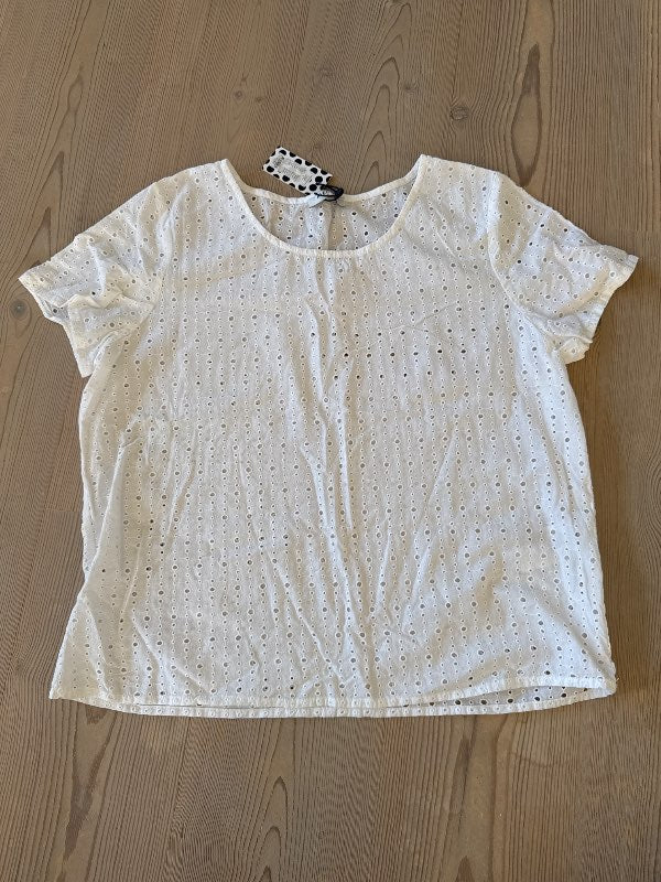 Hvid t-shirt med broderie